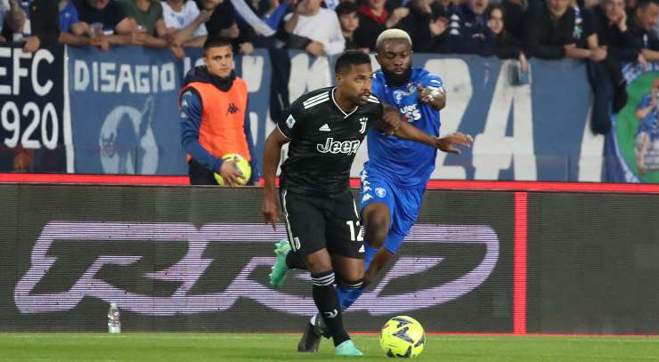 Alex Sandro impegnato in una partita - Sportincampo.it