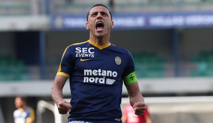 Romulo con la maglia del Verona - Sportincampo.it