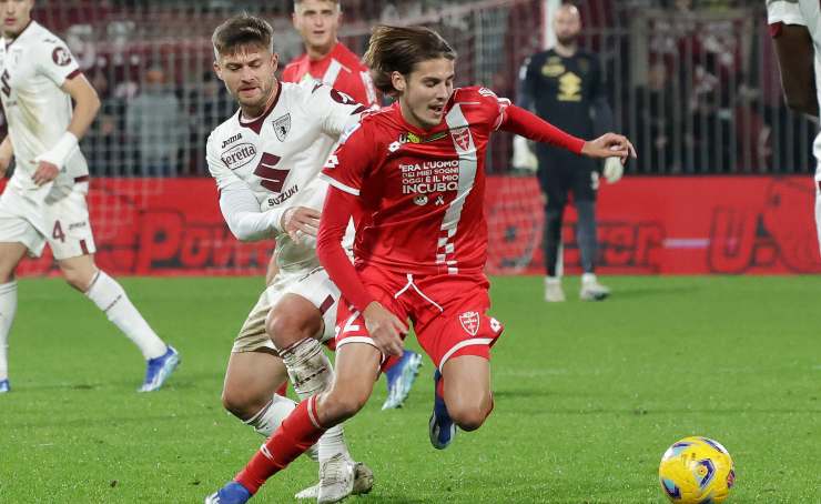 Andrea Colpani in campo col Monza nel match contro il Torino