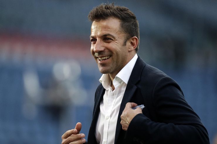 Alex Del Piero si mostra sorridente al cospetto dei presenti - foto ANSA - Sportincampo.it