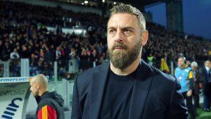 Daniele De Rossi teso prima della partita con la sua Roma - foto ANSA - Sportincampo.it