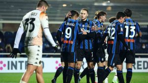 Giocatori dell'Atalanta che si abbracciano dopo il gol - foto ANSA - Sportincampo.it