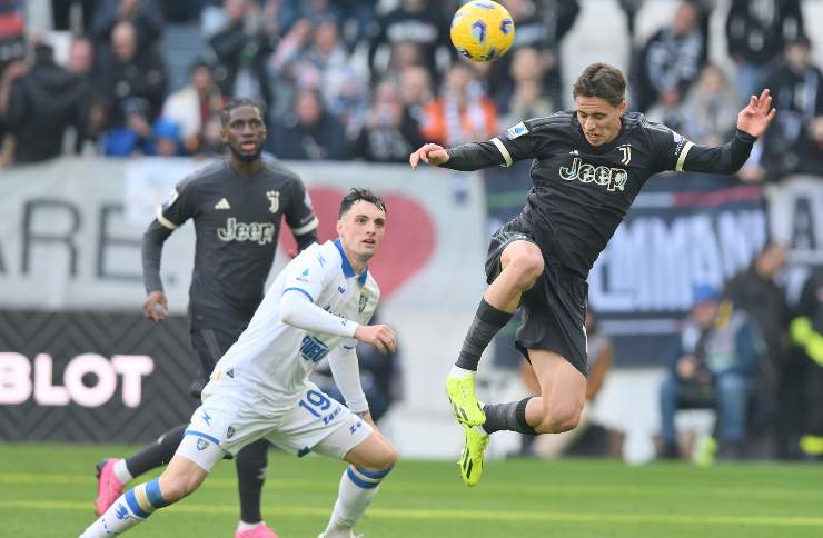 Nadir Zortea prova ad ostacolare un giocatore della Juventus - foto ANSA - Sportincampo.it