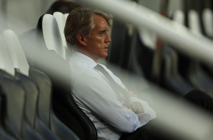 Roberto Mancini con sguardo perplesso seduto in panchina - foto ANSA - Sportincampo.it