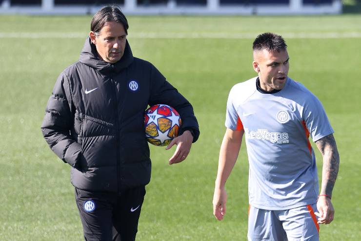 Simone Inzaghi e Lautaro Martinez durante una sessione di allenamenti - foto ANSA - Sportincampo.it